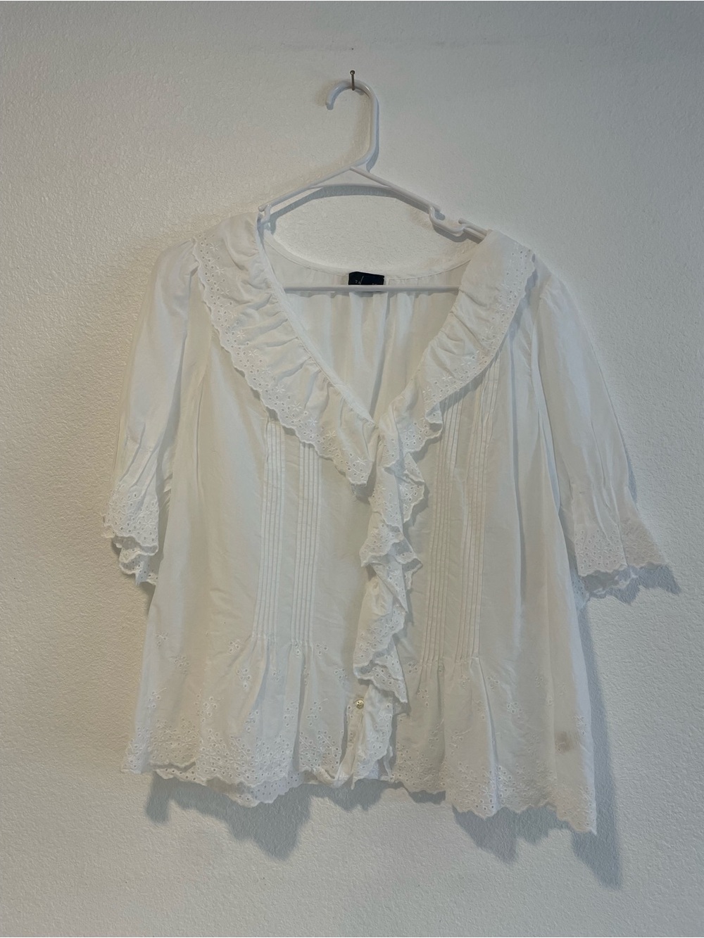 100% Cotton Talbots White Ruffled Eyelet V-Neck Blouse